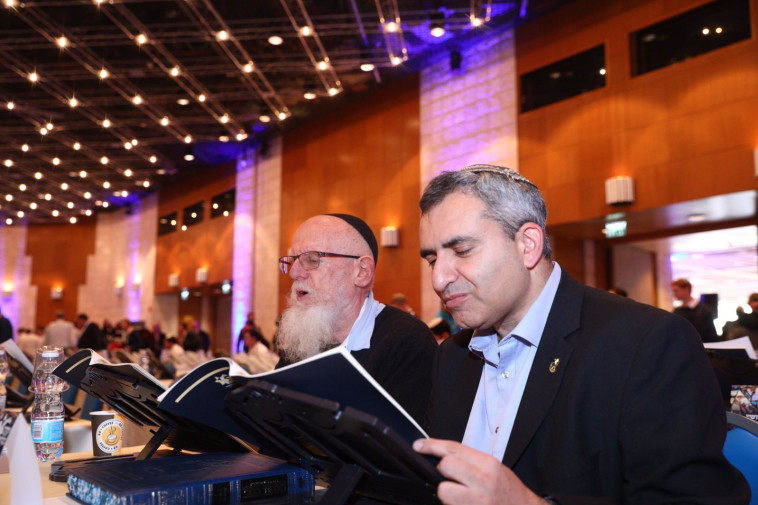 מסיימים את הש&quot;ס. קרדיט: גדעון שרון