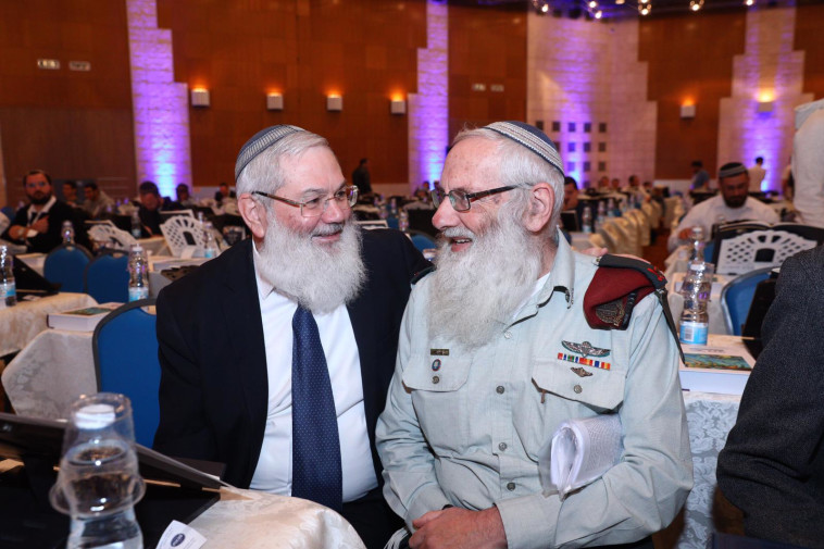 הרב הצבאי הראשי, אייל קרים וסגן שר הביטחון אלי דהן. קרדיט: גדעון שרון