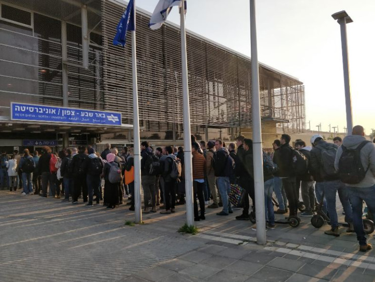 התור בתחנת האוניברסיטה בבאר שבע