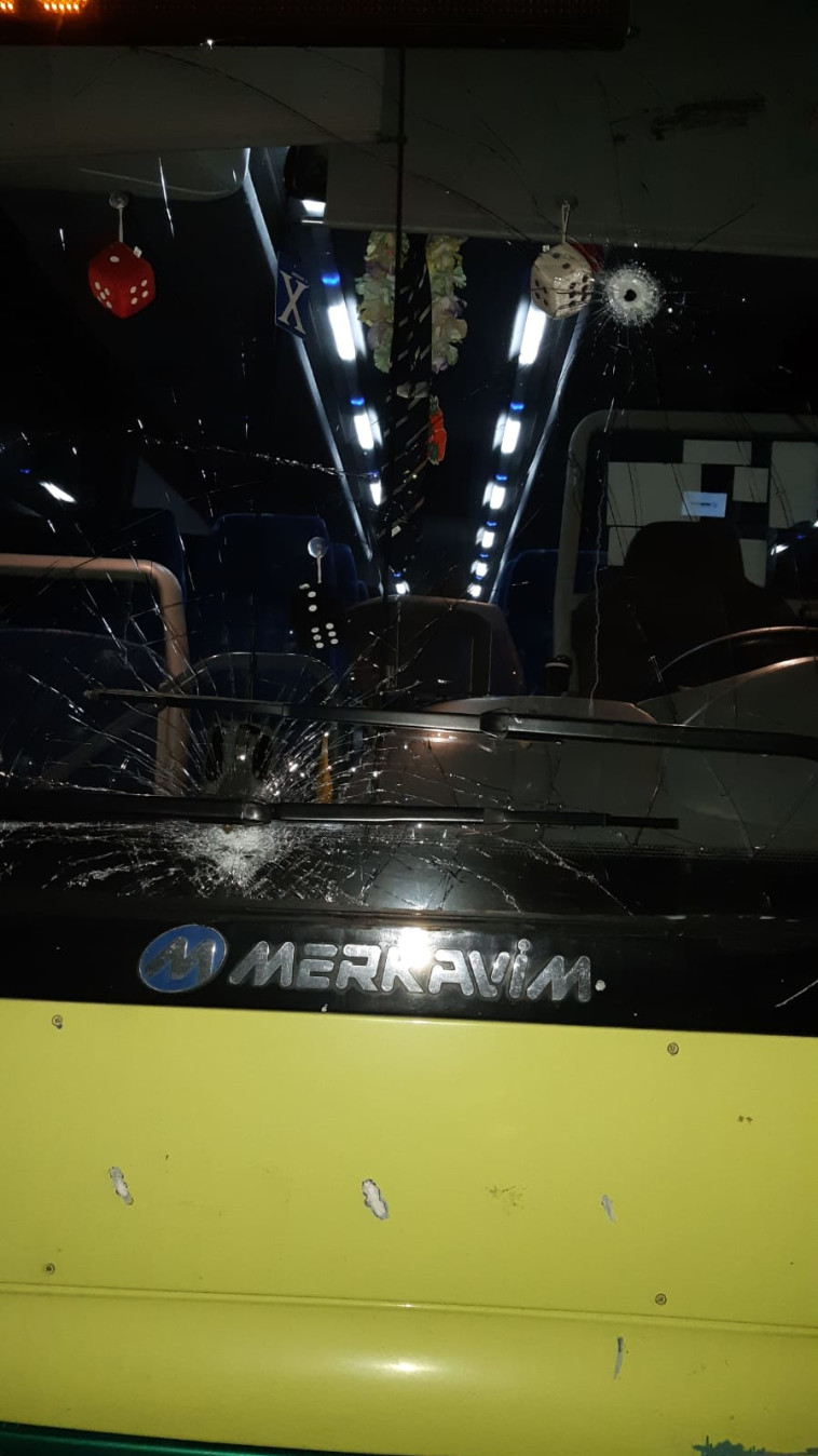 ירי לעבר האוטובוס. צילום: נתנאל קאופמן\TPS