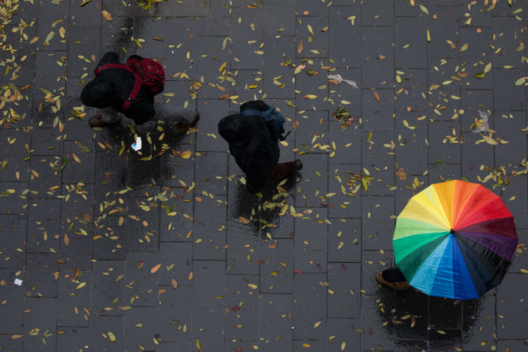 מערכת גשומה בפתח