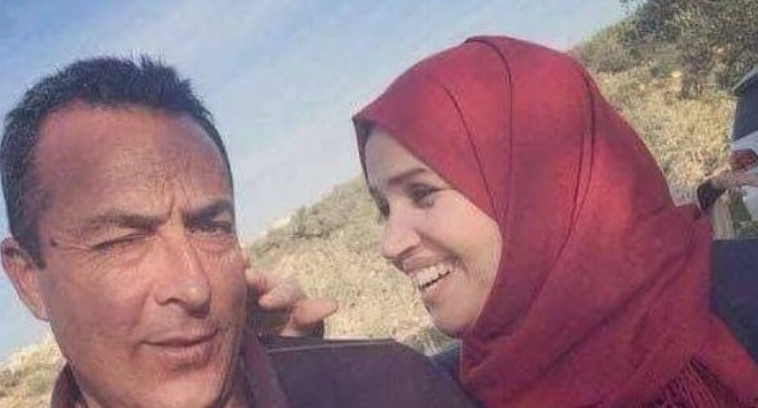 עאישה אל-ראבי עם בעלה. צילום: פייסבוק