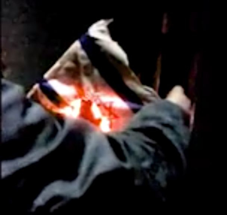 שריפת דגל ישראל על ידי החשודים בטרור יהודי. &quot;לא יודעים אם הסרטון אמיתי&quot;. צילום: תקשורת שב&quot;כ