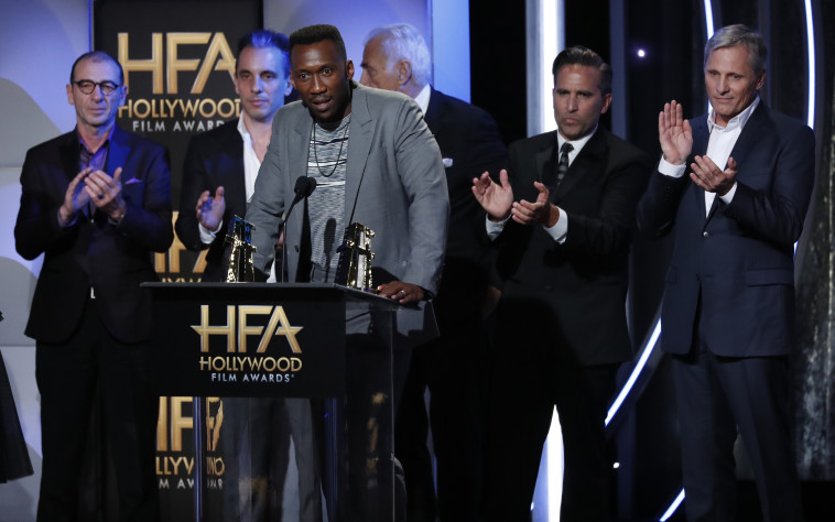 צוות הסרט &quot;הספר הירוק&quot; מקבל את הפרס. צילום: רויטרס