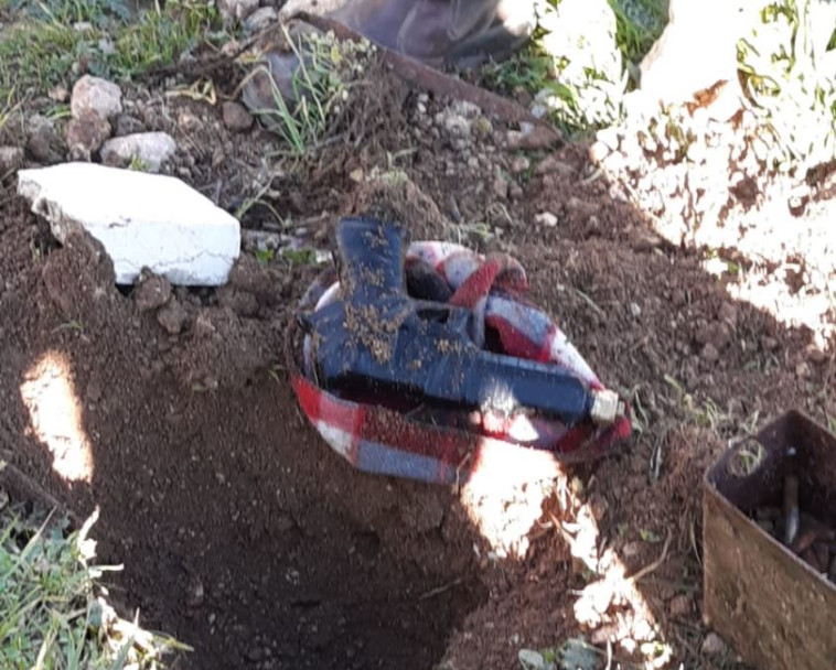 אחד הנשקים שהוחבא באדמה. צילום: דובר צה&quot;ל