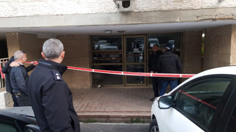 הבניין בו נמצאו בני הזוג. צילום: דוברות המשטרה