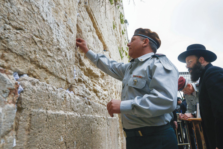 בכותל ביום כניסתו לתפקיד. צילום: דובר צה&quot;ל