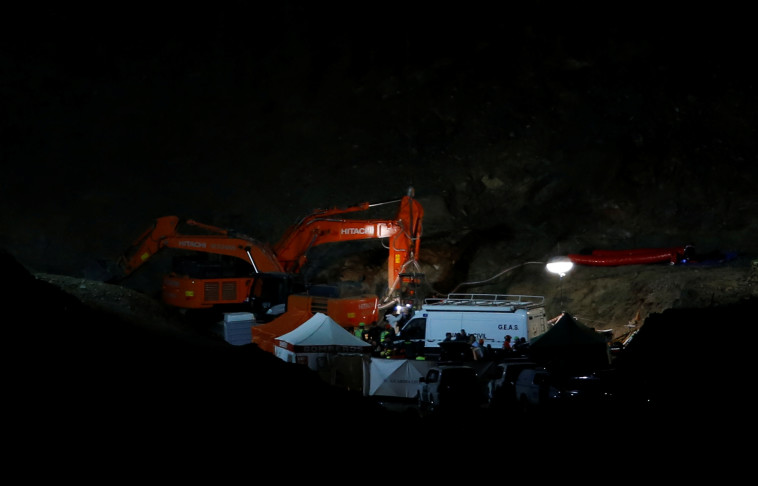 חילוץ הפעוט בספרד. צילום: רויטרס