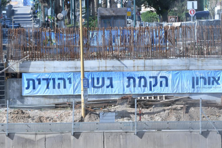 הקמת גשר יהודית. צילום: אבשלום ששוני