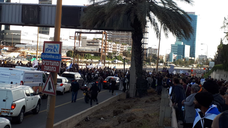 איילון חסום לתנועה. צילום: יובל בגנו