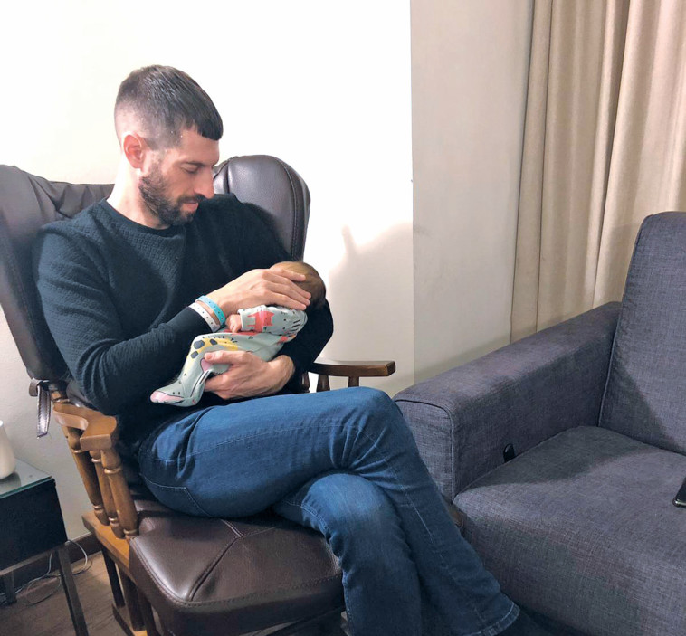 כמה אושר טמון ביציאה אחת קטנה. חיים ומיכאלה אתגר. צילום פרטי