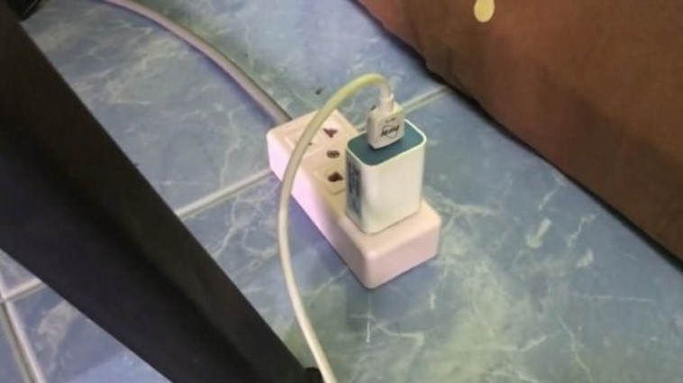 התחשמל למוות כשהטעין את הסמארטפון