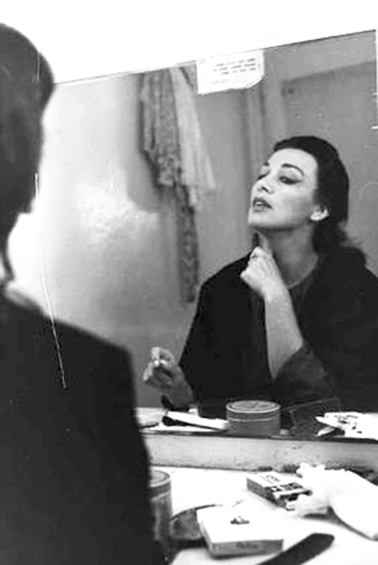 בתיה לנצט בקמארי/ צלם : פריץ כהן, לע&quot;מ 