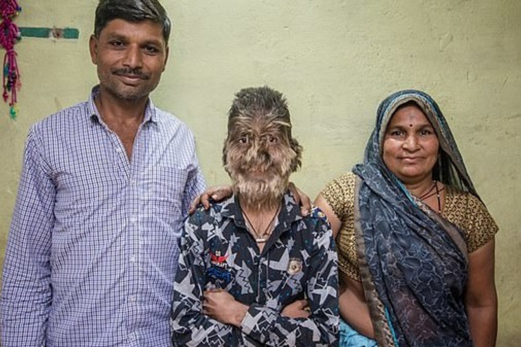 פטידאר עם הוריו. צילום מסך: יוטיוב