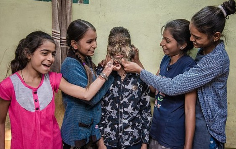 פטידאר  ואחיותיו. צילום מסך: יוטיוב