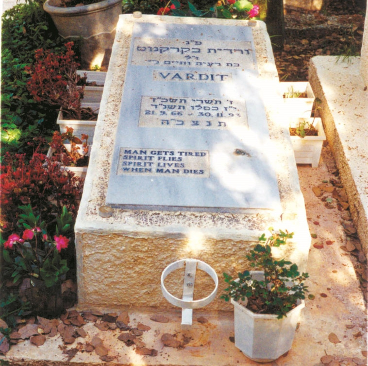 קברה של בקרקנוט. צילום: מיכה קירשנר, מתוך ארכיון מעריב