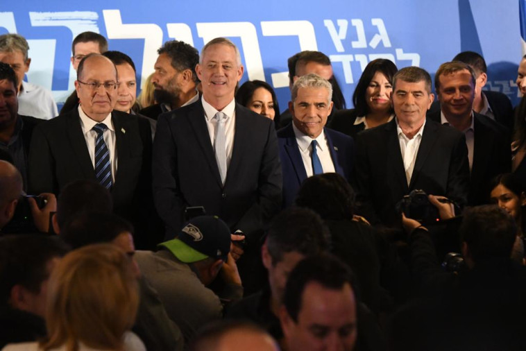 ראשי &quot;כחול לבן&quot;. בישראל אי אפשר לנצח בחירות עם קמפיין חיובי. צילום: אבשלום ששוני