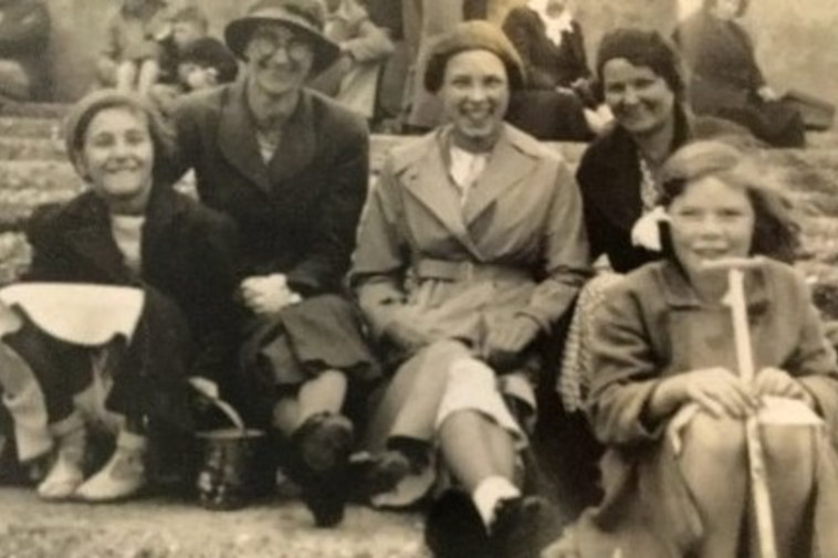 נורה ואיילין בילדותן. צילום מסך