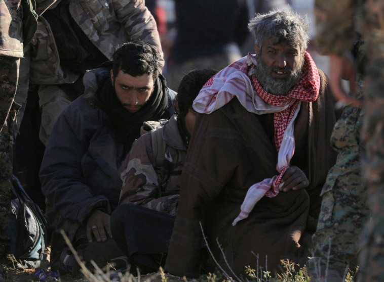 לוחמי דאעש שנפלו בשבי בסוריה. שוב מרימים את הראש. צילום: רויטרס