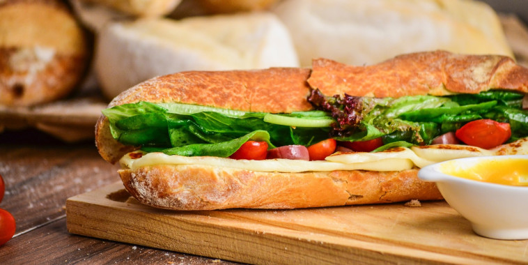 סנדוויץ' גבינה צהובה