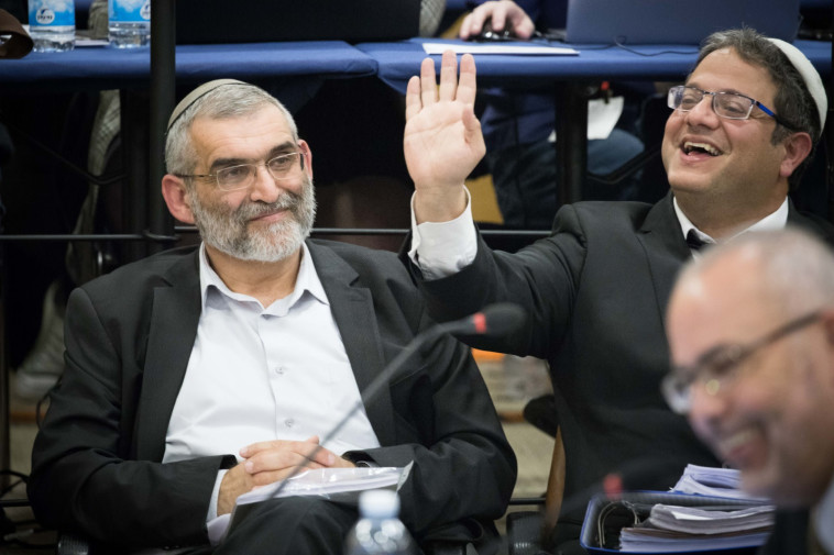 איתמר בן גביר ומיכאל בן ארי בדיון בוועדת הבחירות. צילום: נועם רבקין פנטון, פלאש 90 