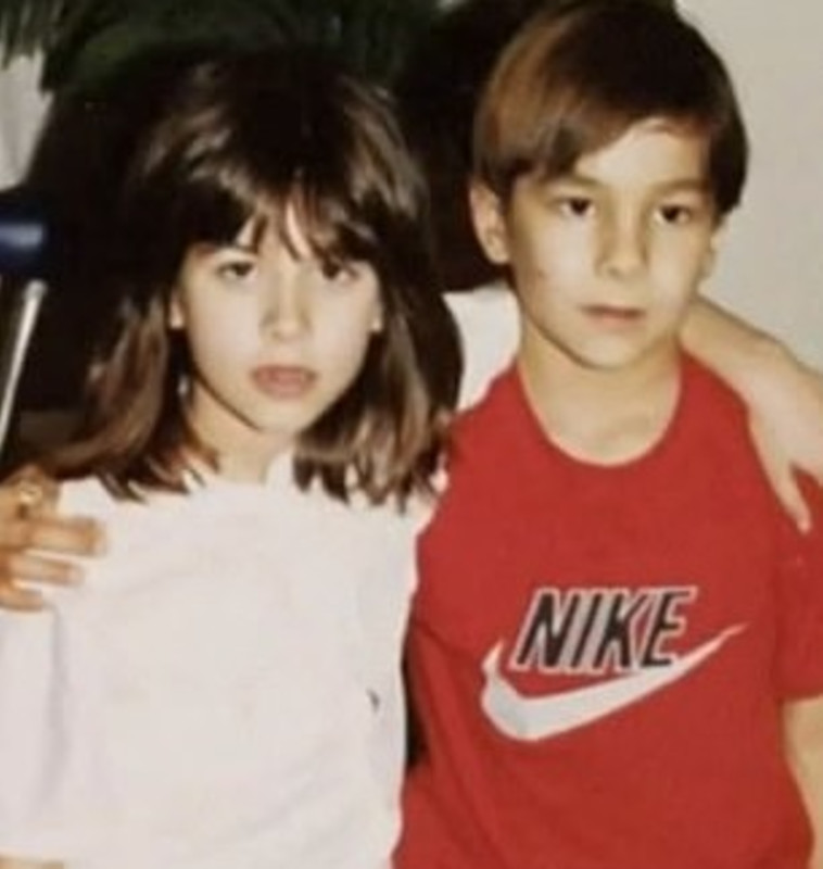 מייקל ואנג'י בילדותם. צילום: פייסבוק