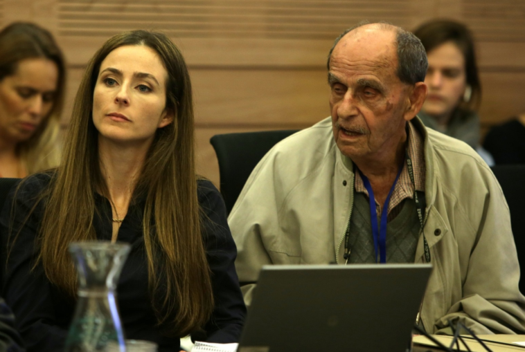 מירב כהן וקשיש