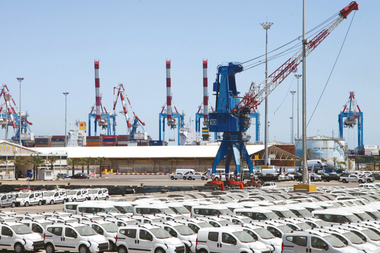 מכוניות חדשות בנמל