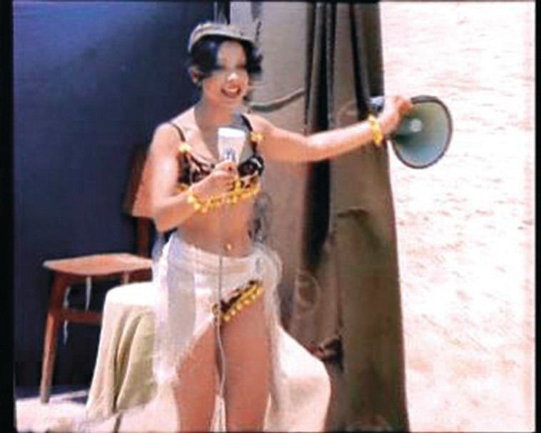 לא חוזרת לביקיני. ניצה שאול &quot;ב&quot;גבעת חלפון אינה עונה&quot;. צילום: ערן ריקליס