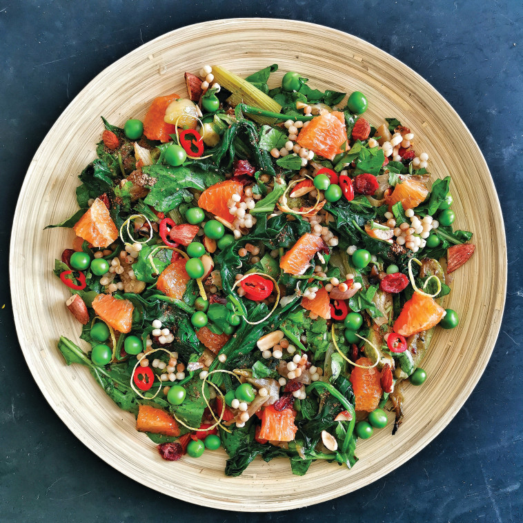 סלט ירקות צלויים ואפונה ירוקה.צילום:אודי ברקן/אושר אדלמן