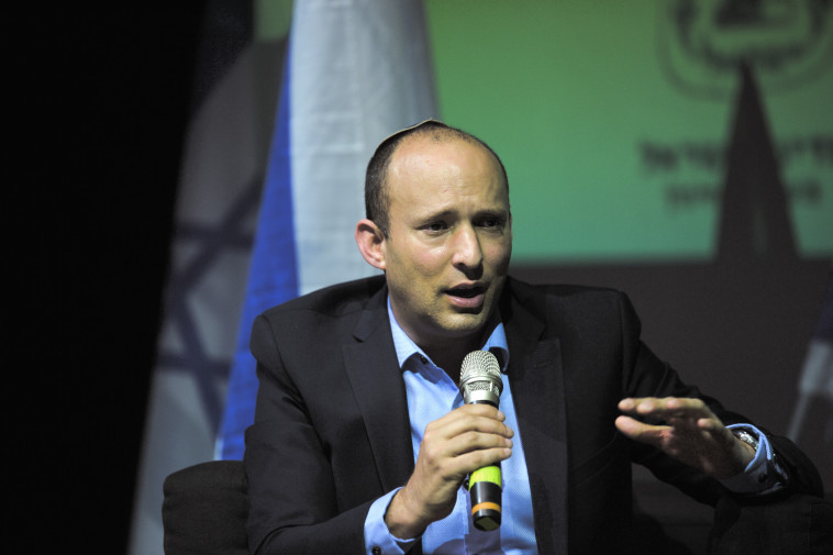 אחרי הקליפ של שקד, אני מחכה לראות אותו חנוט בטייטס ורודים. בנט. צילום: פלאש 90