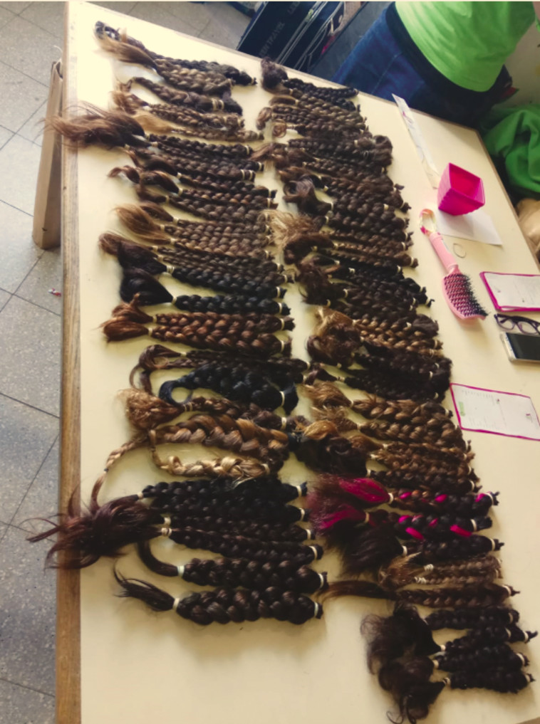 הצמות שנאספו באירוע ההתרמה. צילום: אולפנת בני עקיבא אבן שמואל