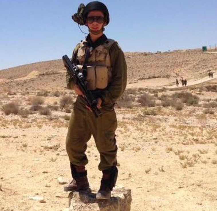 מוחזק בתא מעצר בניקוסיה כשלצדו עצורים בין היתר מלבנון ומסוריה. שמולוב.