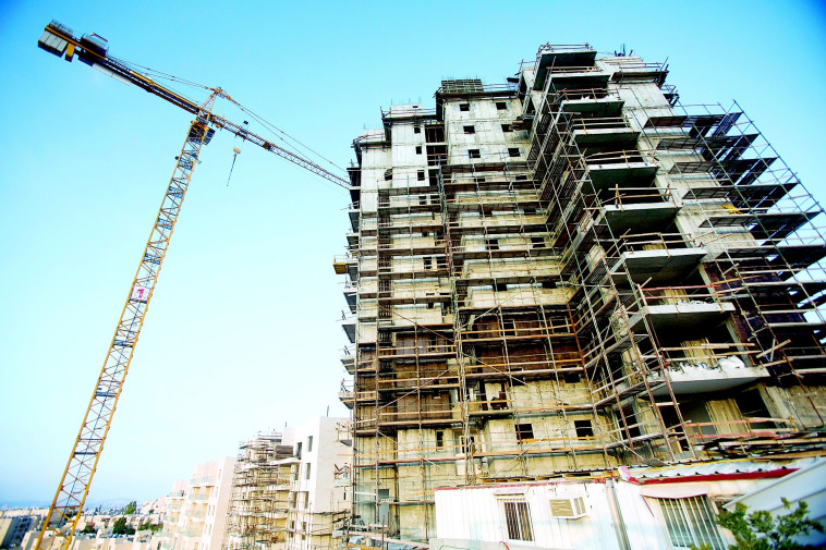 &quot;אנו מקיימים מגוון הכשרות באתרי בנייה ובמכללות בהתנדבות&quot;. צילום: יונתן זינדל, פלאש 90