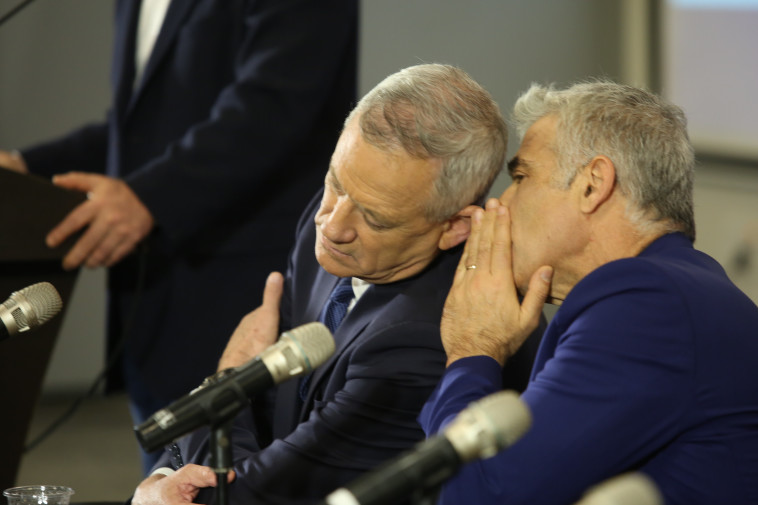 לפיד עם גנץ. צילום: אלוני מור