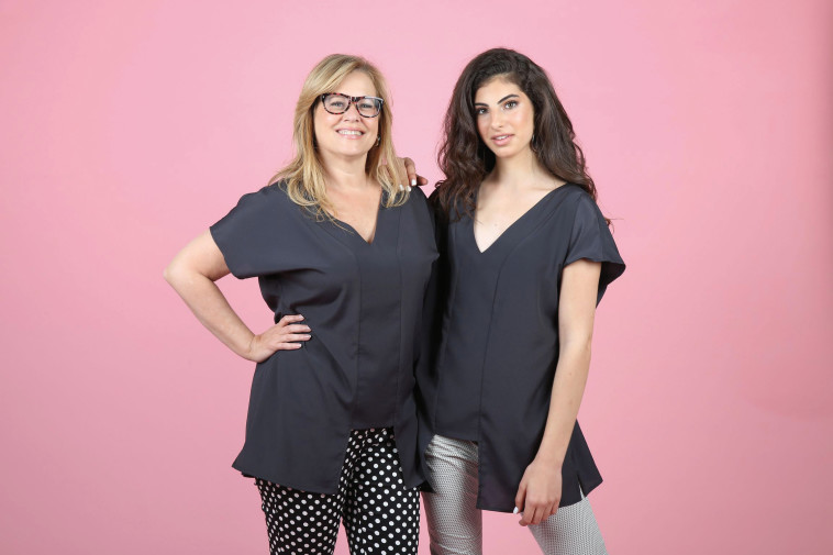 דלית גודיס, משמאל, צילום: נעמי ים סוף