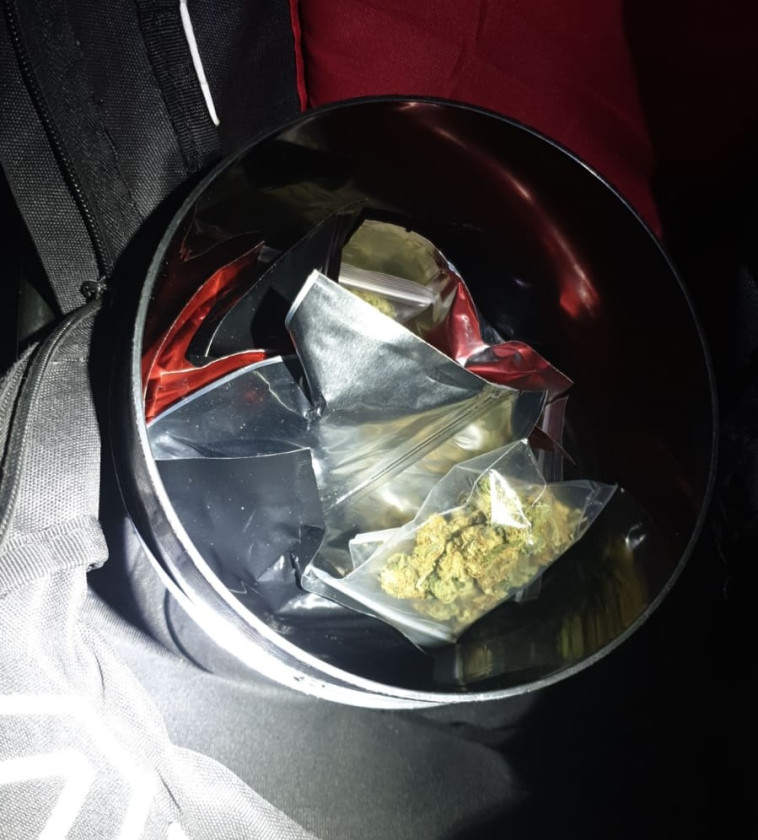 הסמים שנמצאו ברכב הפוגע. צילום: דוברות המשטרה