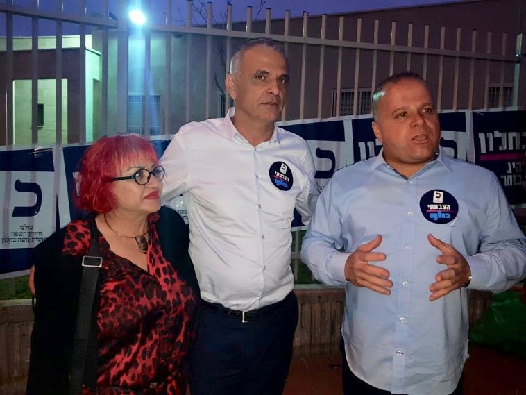 כחלון עם תומכי מפלגתו. צילום: דוברות כולנו