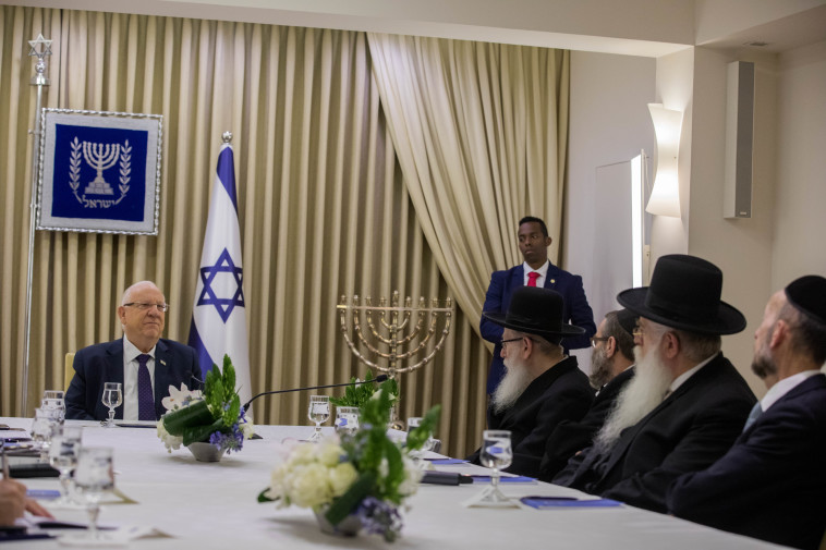 חברי יהדות התורה היו מאז ומעולם מצטיינים בכל פרמטר פרלמנטרי שנבחן. חברי הסיעה אצל הנשיא. צילום: אסתי דזיובוב/TPS