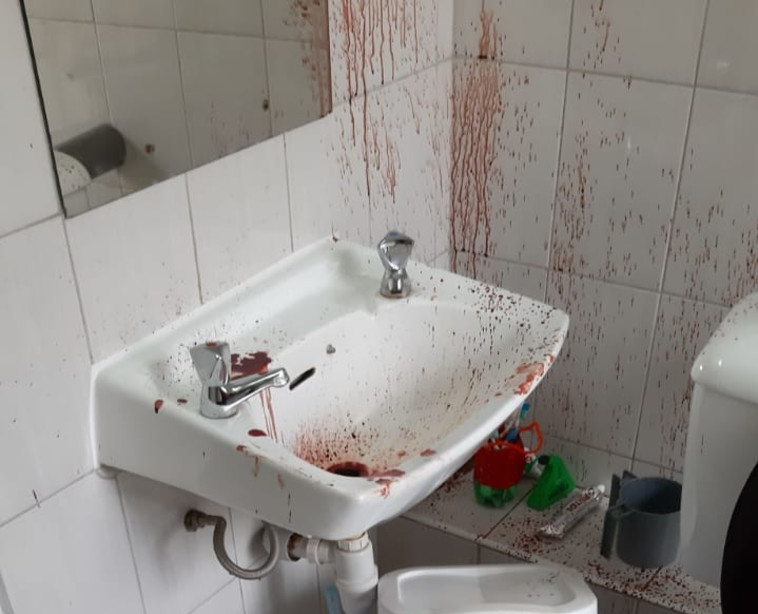 חדר השירותים בבית חב&quot;ד בניירובי לאחר השוד