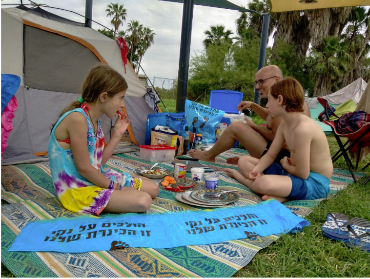 מבלים בכנרת. צילום: רשות הכנרת