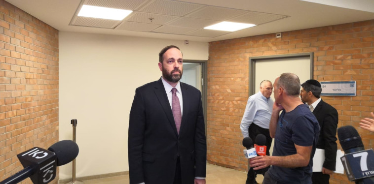 אריאל אטיאס ביציאה מהמו&quot;מ. צילום: יניר קוזין