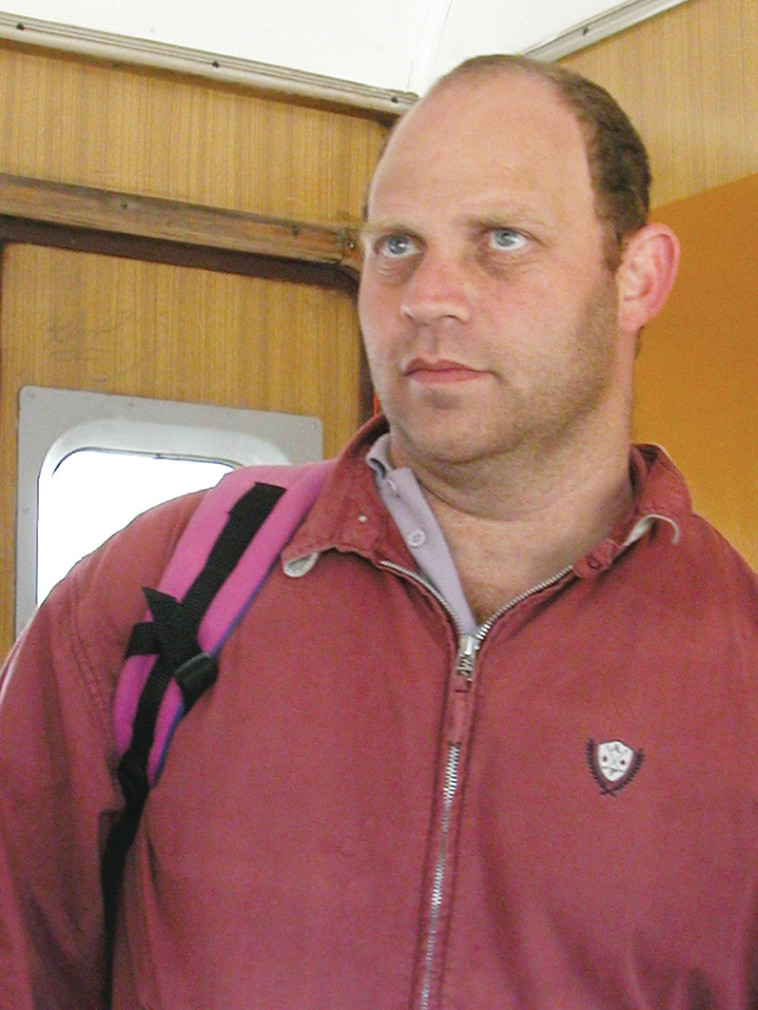 שחר צפניה - פיניטה לה קומדיה. צלם: עידו ברלד 