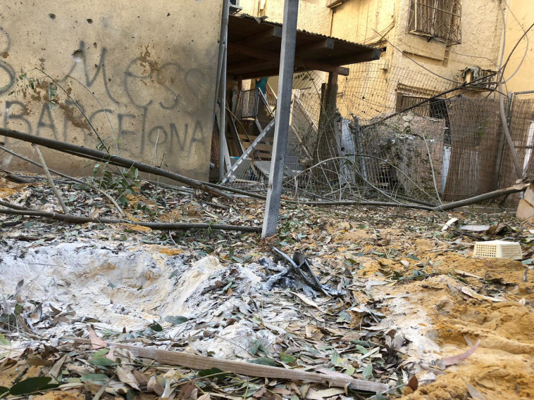 פגיעת רקטה בשדרות. צילום: ידידה הרוש/TPS 