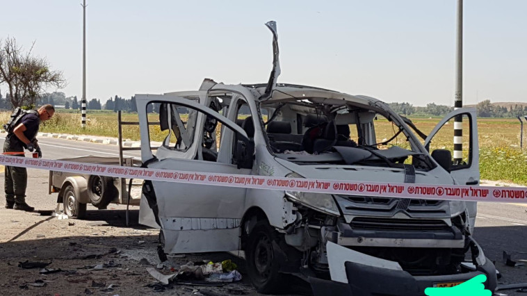 פגיעת רקטה באזור עוטף עזה. &quot;כל סיכול מביא לתגובה חזקה יותר&quot;. צילום: דוברות המשטרה