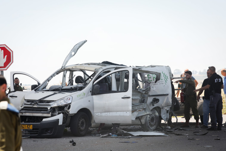 רכבו של משה פדר שנפגע מנ&quot;ט. צילום: נועם רבקין פנטון, פלאש 90 