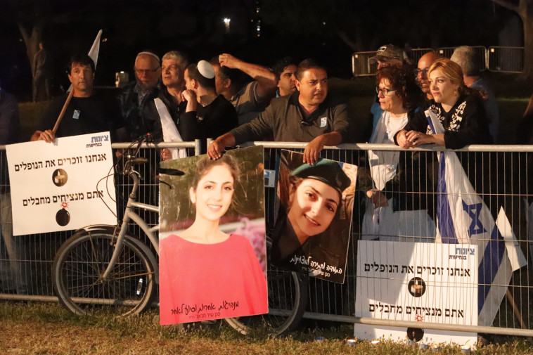 הפגנת הימין הקיצוני מחוץ לטקס הזיכרון האלטרנטיבי בתל אביב. צילום: איתן אלחדז, TPS 