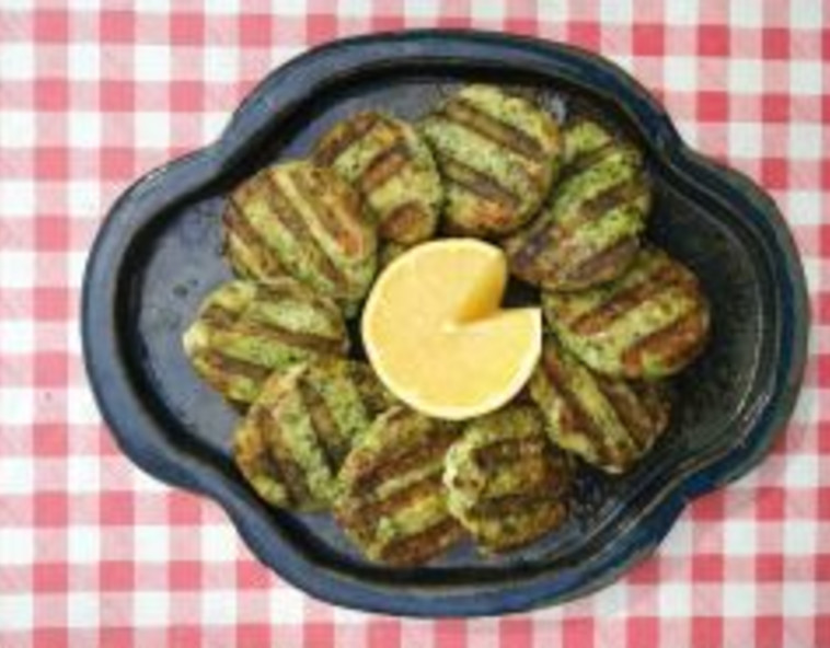 קבב סלמון ודניס. צילום: אושר אדלמן