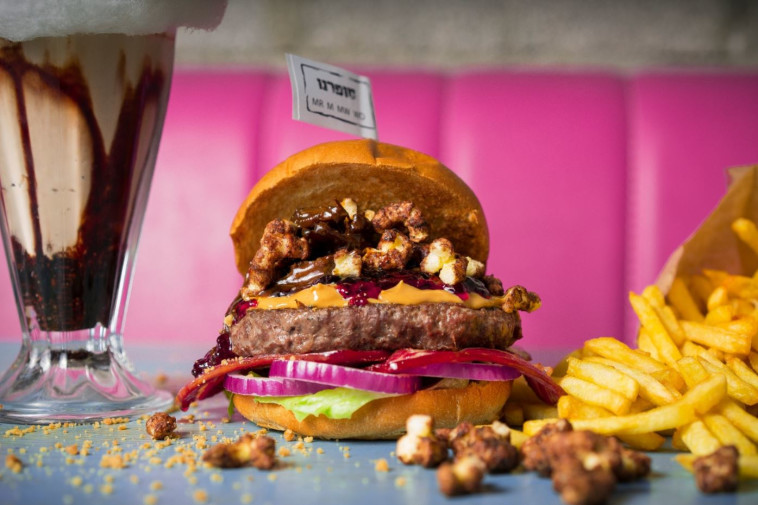 המבורגר של מסעדת הגראז'. צילום: דודי אייזנטל 