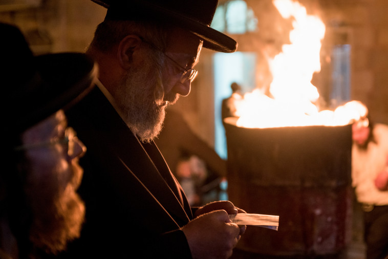 ל&quot;ג בעומר במאה שערים. קרדיט: דריו סנאצ'ס, פלאש 90  